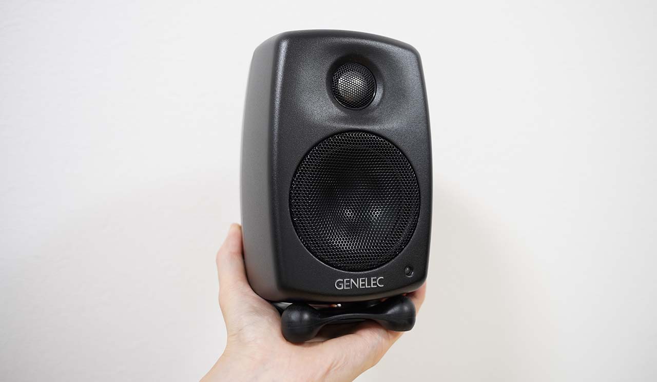 G Oneは手のひらに乗るほどの極めてコンパクトなサイズだが、アルミニウム筐体の採用によって質感は高い