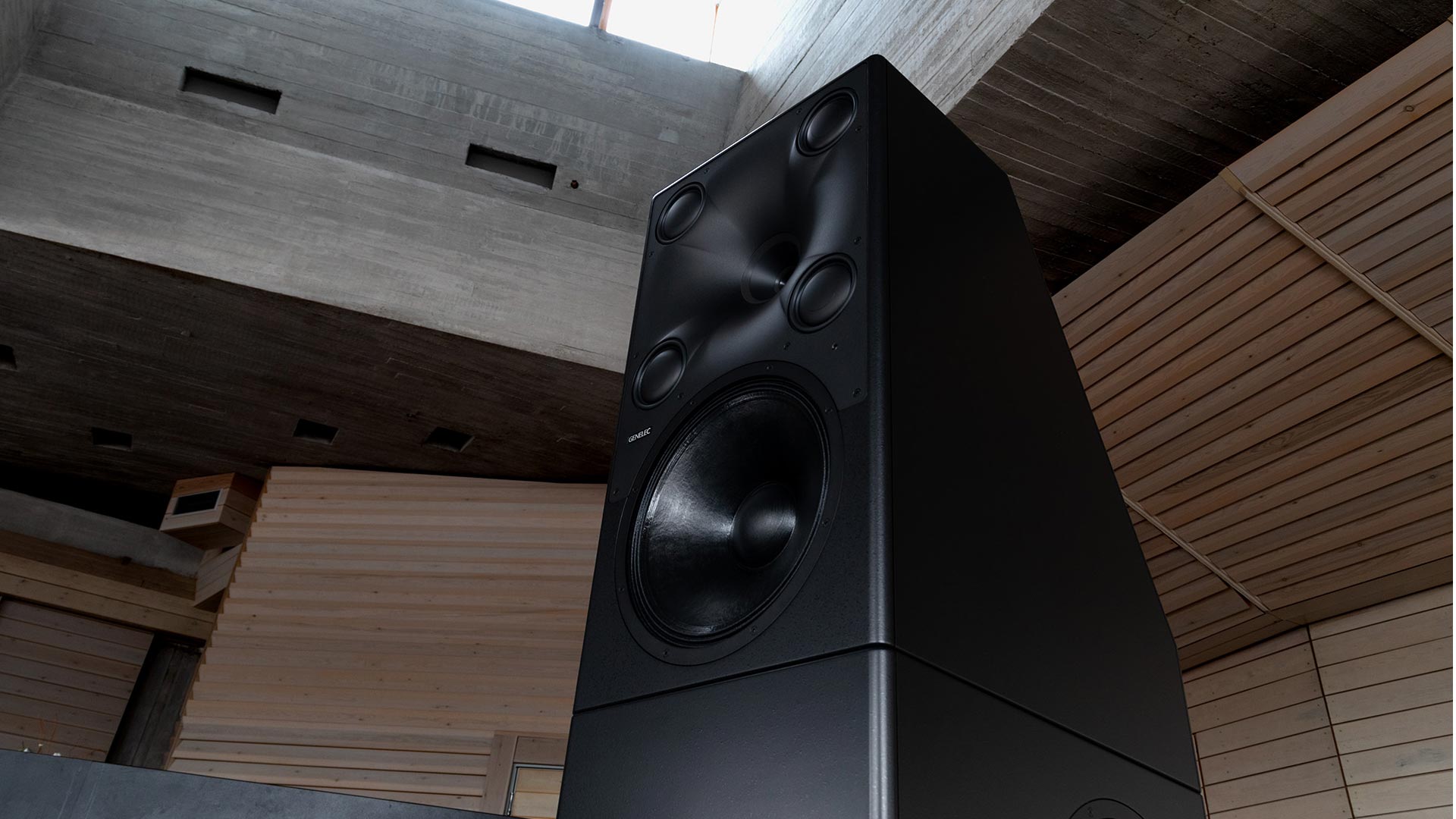 新たな境地を切り開く唯一無二のメイン・モニター 8381Aを発表