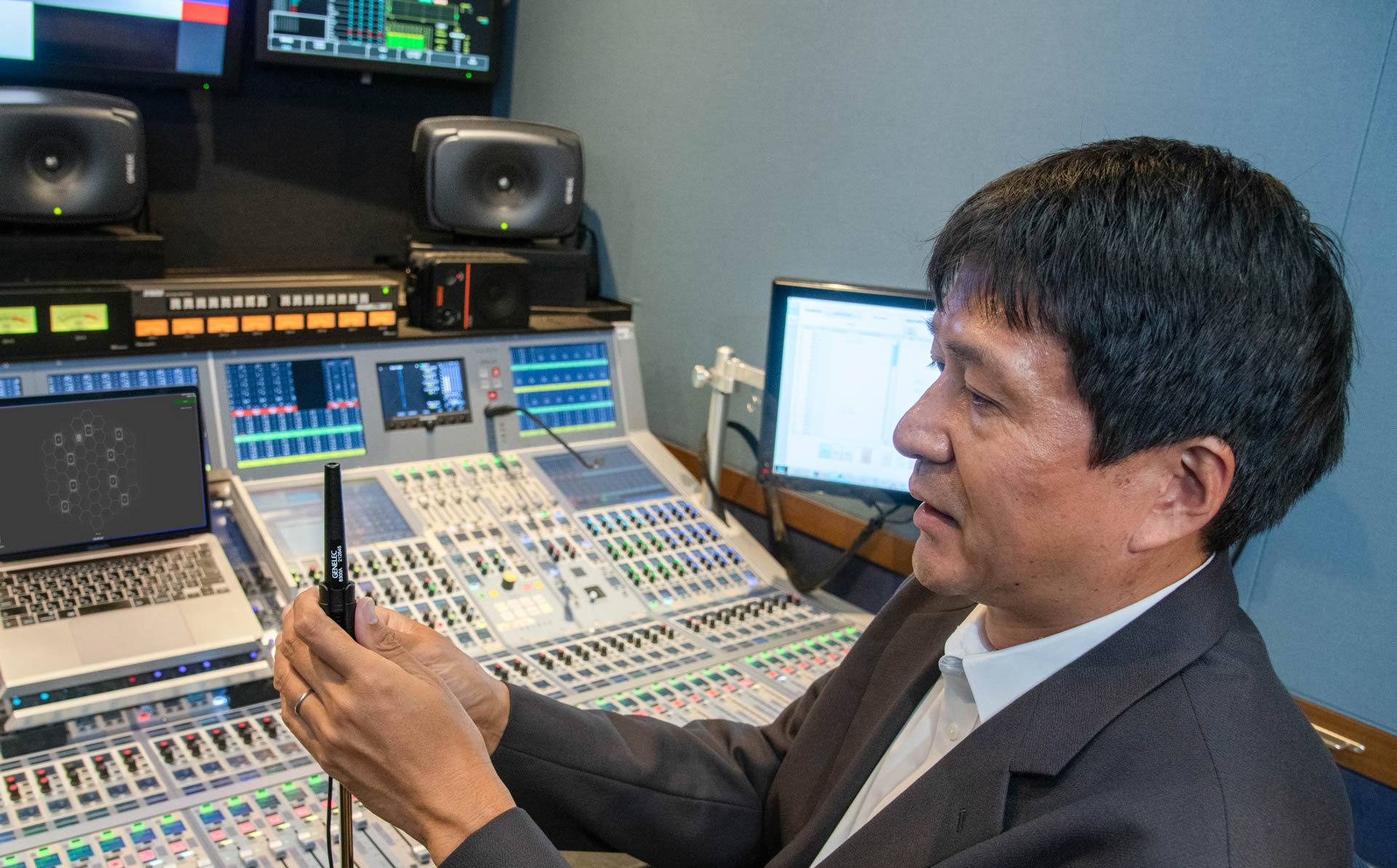 References | 朝日放送テレビ - 10年先まで見据えて誕生したイマーシブ対応の音声中継車