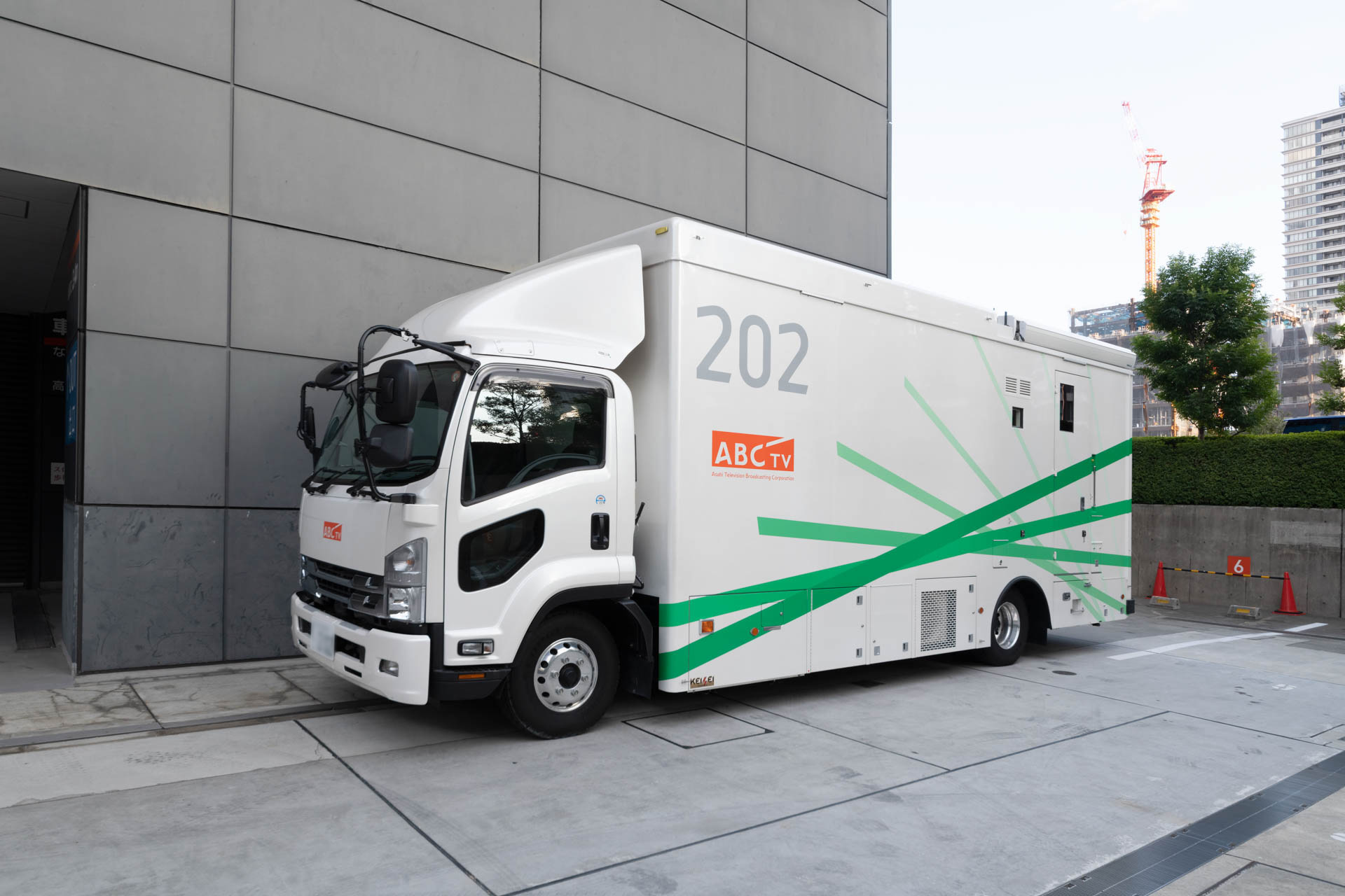 References | 朝日放送テレビ - 10年先まで見据えて誕生したイマーシブ対応の音声中継車