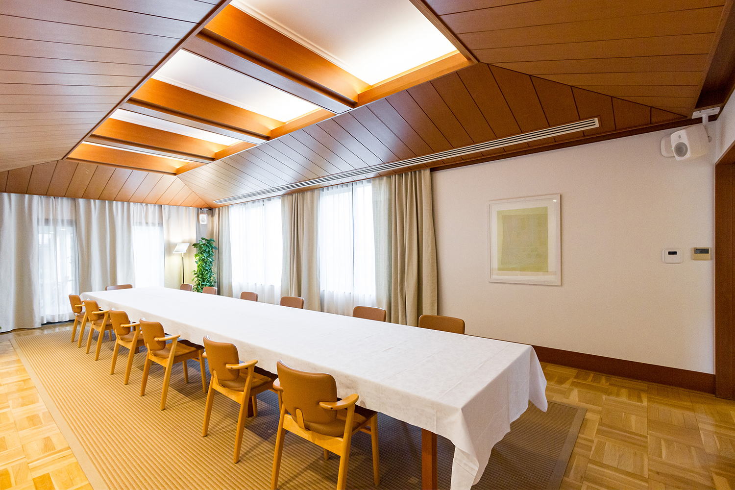 フィンランド大使館のダイニング・ルームにインストールされたSmart IPスピーカー