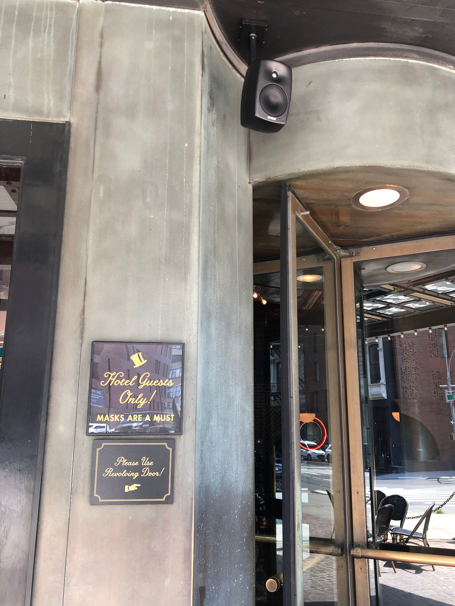 美しい外観に溶け込むGenelec Smart IPスピーカー 4430A